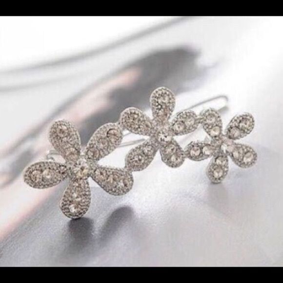 5/$25 Set 2 Hair barrettes rhinestone flower silver color - Picture 2 of 4